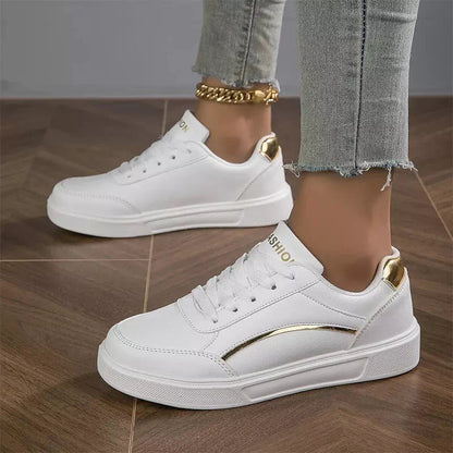 Zapatilla blanca elegante para mujer.