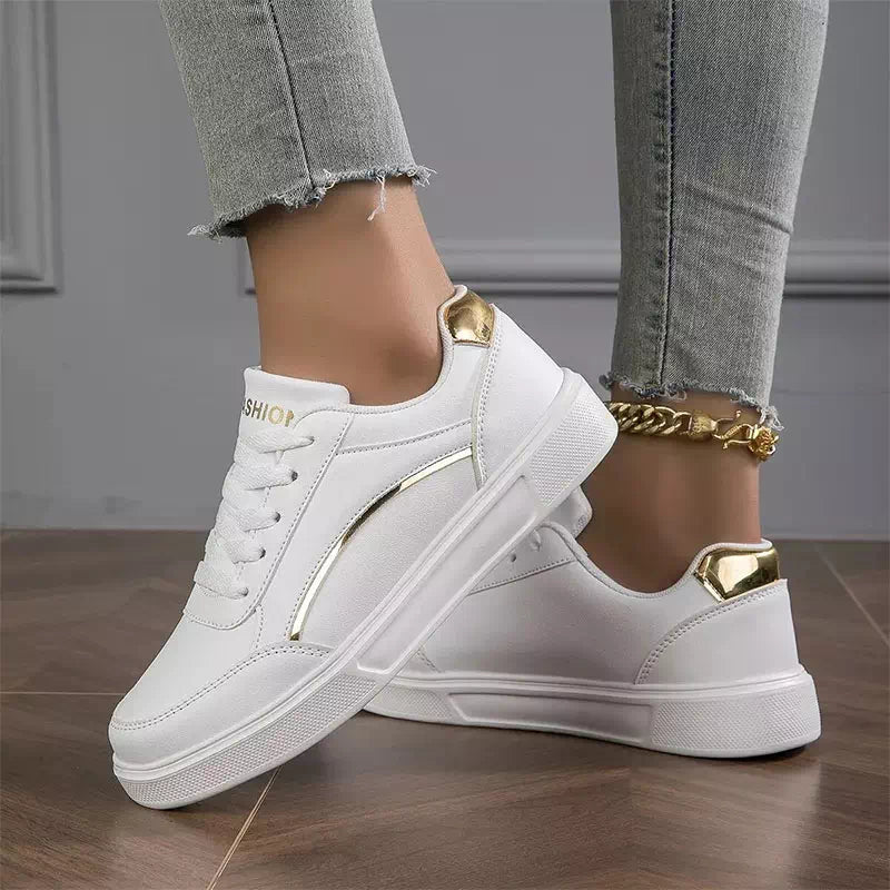 Zapatilla blanca elegante para mujer.