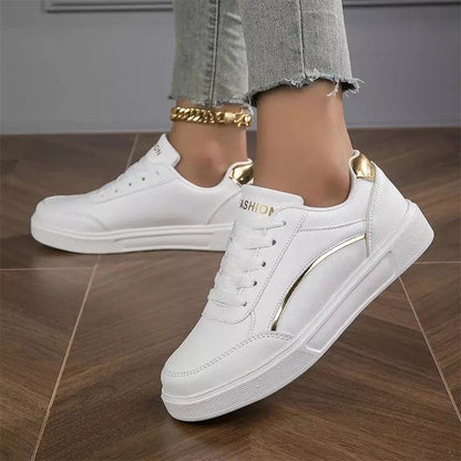 Zapatilla blanca elegante para mujer.