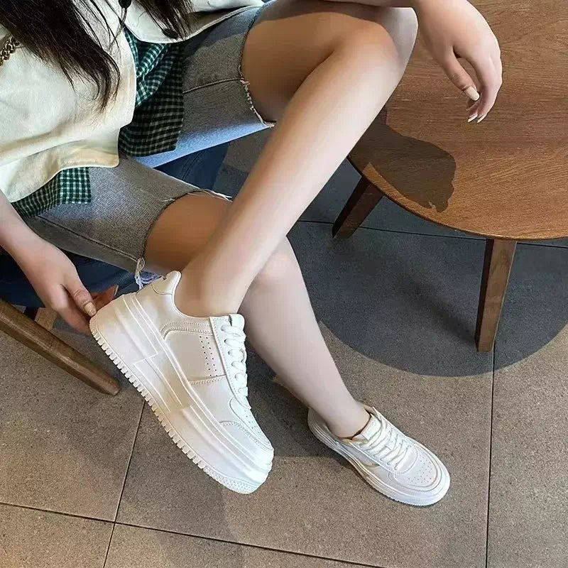 Zapatillas de lona blancas para mujer.